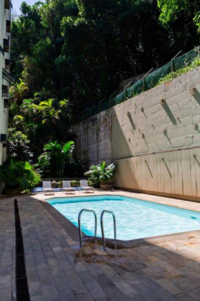 PRAIA Á 5MIN- APART HOTEL com Piscina, Portaria 24hrs, internet 500MG, Shopping Rio Sul 2min á pé!